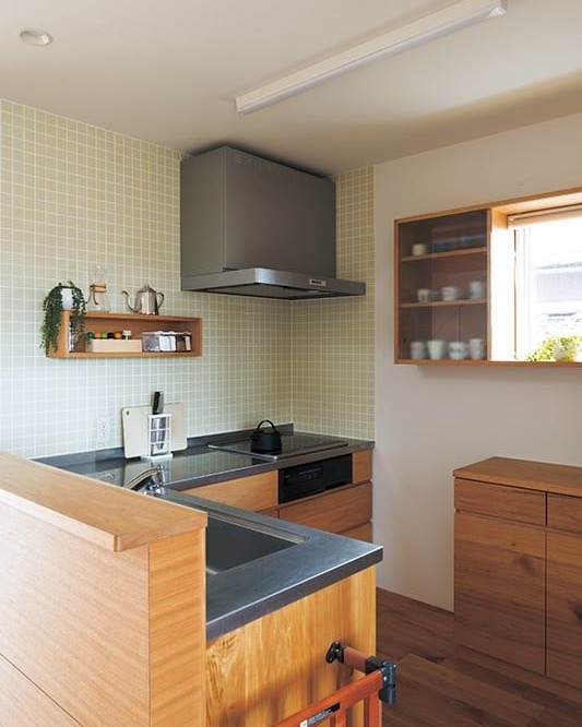 ひのきのキッチンと

造作家具で大好きなキッチン空間に。

間取や普段の使い方にあわせて

手作りで設えていきます。

#チルチンびと
#さとやま工房 
#さとやま設計社 
#丁寧な暮らし 
#自然素材